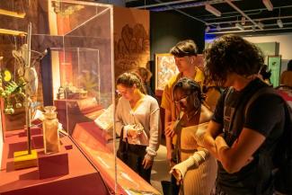 Kean students view an exhibition